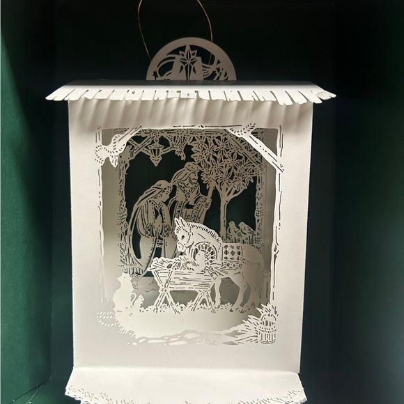 Hallmark • 2000 • White • Laser Paper Nativity Scene Gallery Ornament •New W/Box - Picture 3 of 9